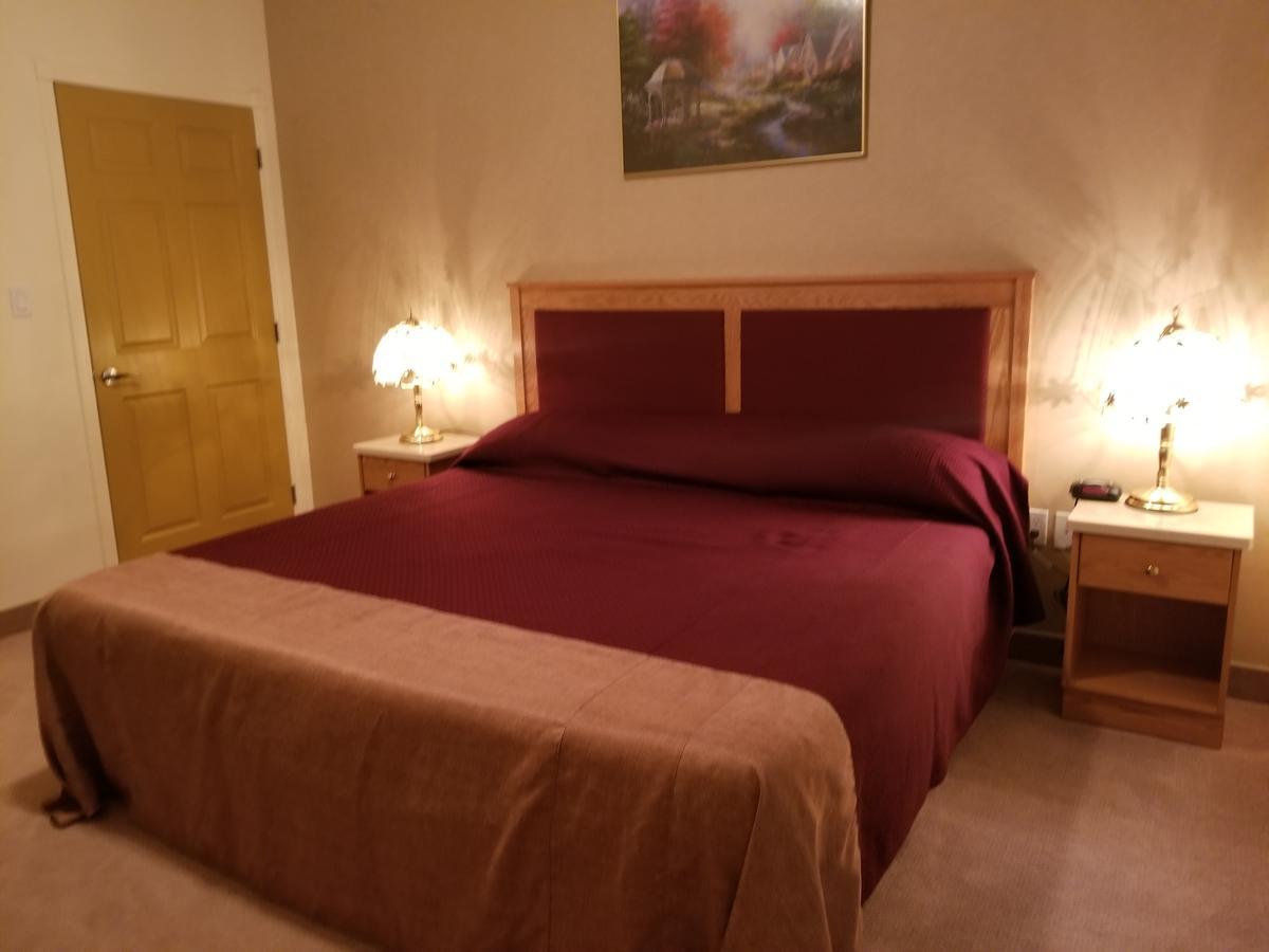 New Imperial Suites Whitecourt Buitenkant foto