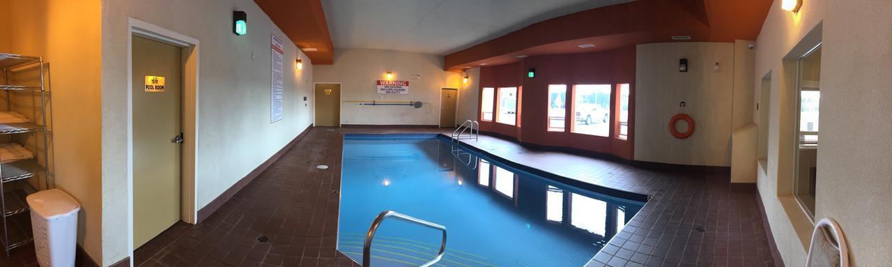 New Imperial Suites Whitecourt Buitenkant foto