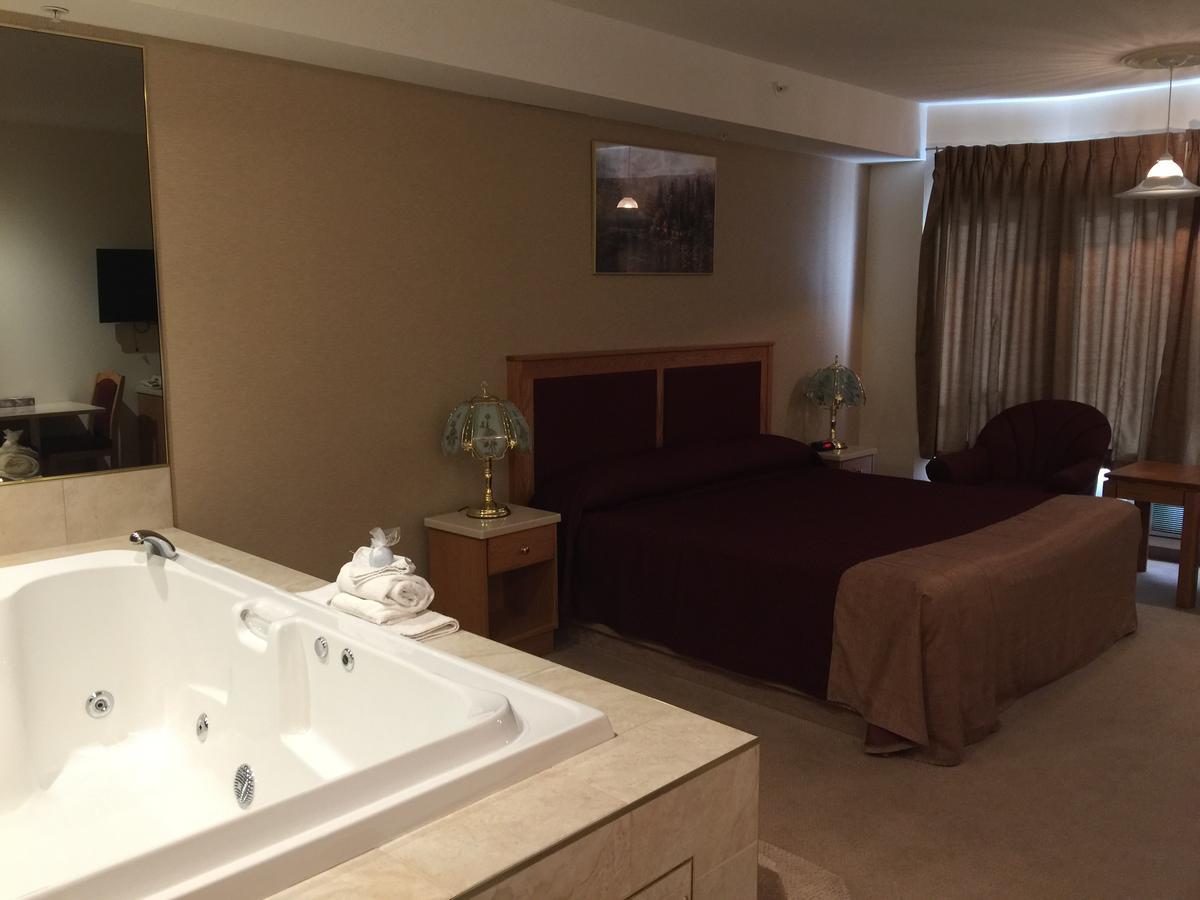 New Imperial Suites Whitecourt Buitenkant foto